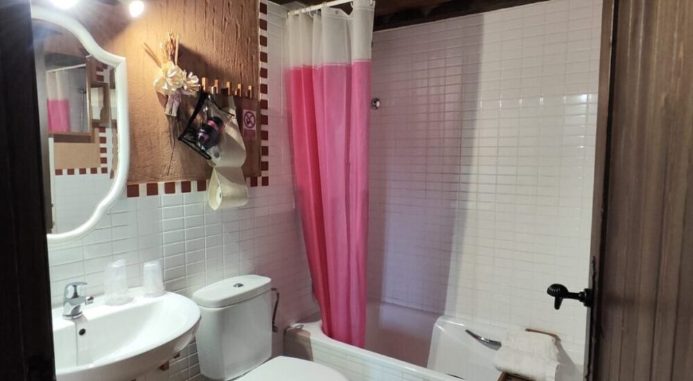 casa-gan-ebron-Bano-completo-apartamento-Ebron-1200x700-1