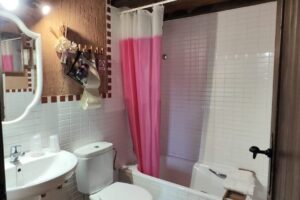 casa-gan-ebron-Bano-completo-apartamento-Ebron-1200x700-1