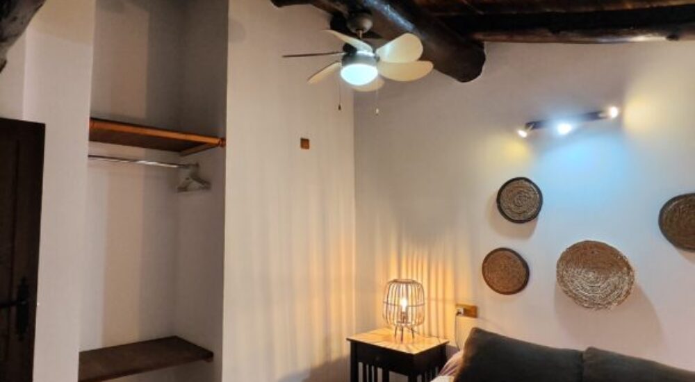 casa-gran-turia-Habitacion-con-cama-matrimonio-Turia-600x600-1